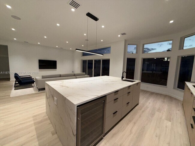 Building Photo - 5371 SW 32nd St