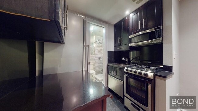 Building Photo - 345 W 53rd St