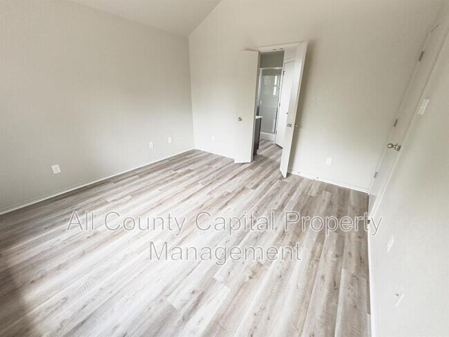 Building Photo - 2707 Burlington