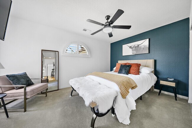 Building Photo - 699 Vista Lago Cir N