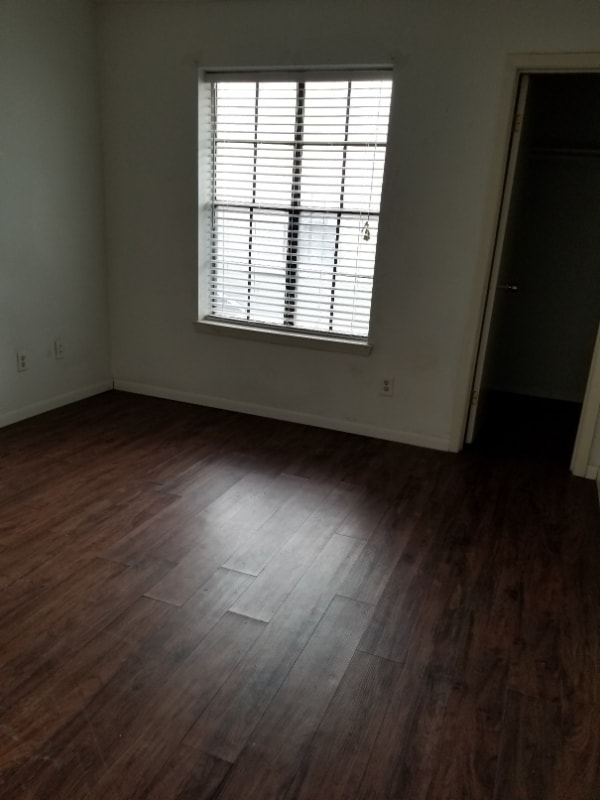 Building Photo - 1102 Verde Dr