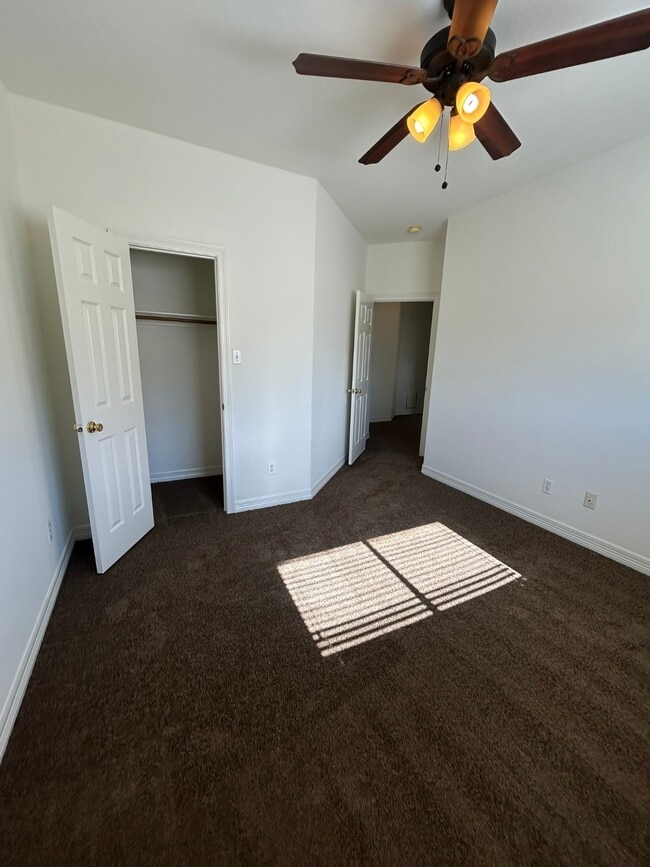 Building Photo - 1419 Miller Ave