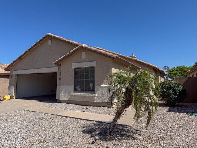 Building Photo - 1330 E Santa Fiore St