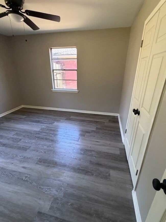 Building Photo - 1415 Mockingbird Ln