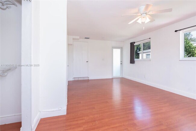 Building Photo - 142 NW 43rd Pl