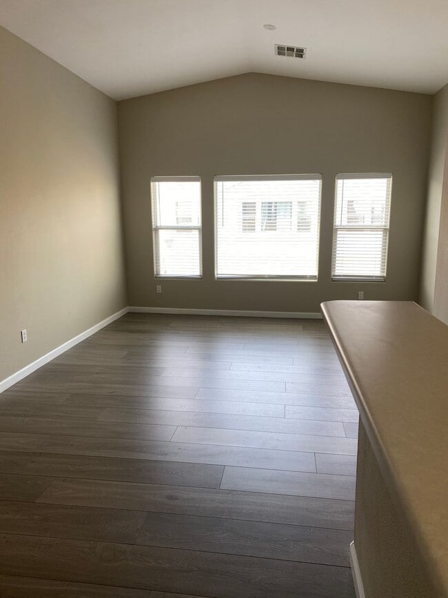 Building Photo - Remarkable totally renovated 2bed 2bath townhome is SW Las Vegas