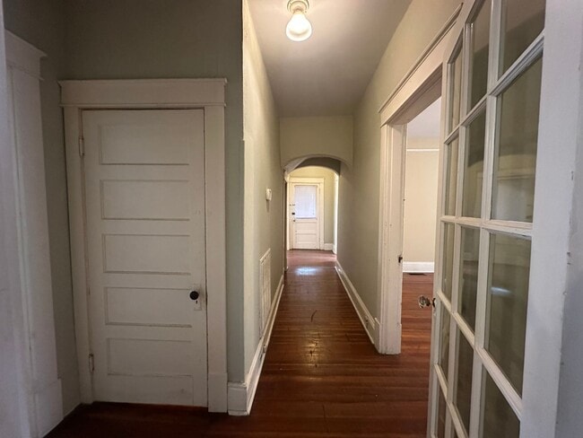 Building Photo - 405 Langhorne Ln