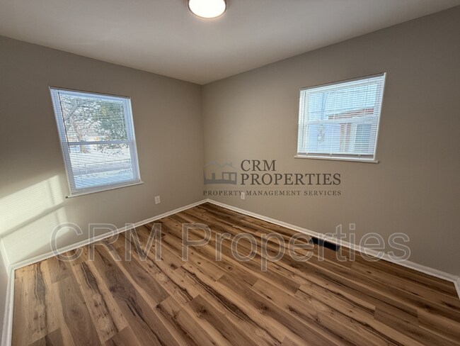 Building Photo - 5805 Lance Dr