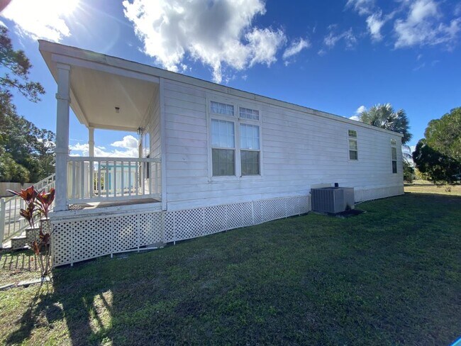 Building Photo - 57 Freedom Dr