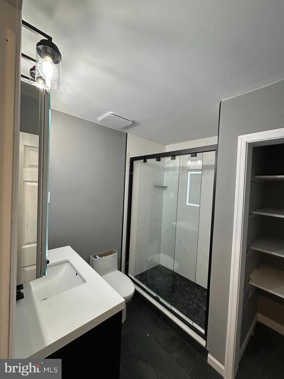 Building Photo - 208 Red Haven Dr