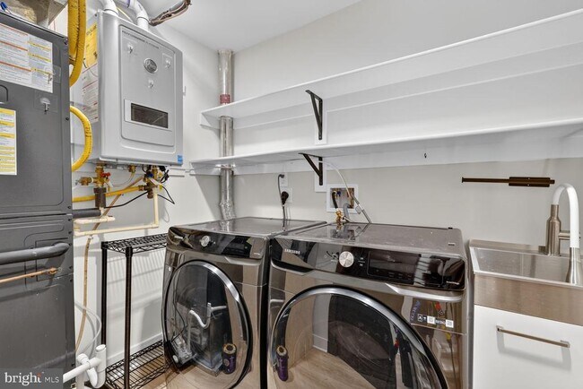 Building Photo - 724 Varnum St NW