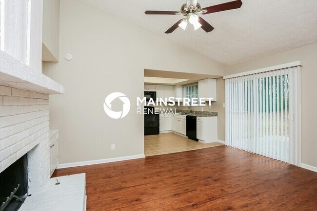 Building Photo - 3 Bedroom Pet-Friendly Home in Lithonia, GA with Main Street Renewal