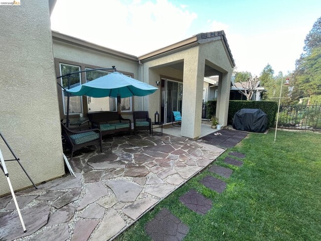 Building Photo - 92 Liberty Ln