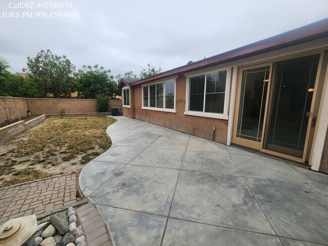 Building Photo - Eastvale 3 Bedroom Home