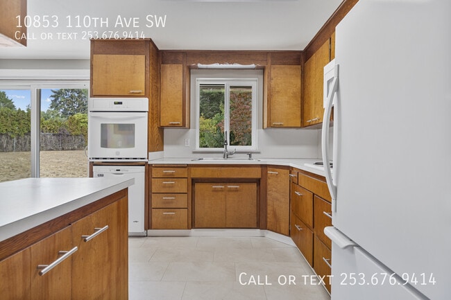 Building Photo - 10853 110th Ave SW