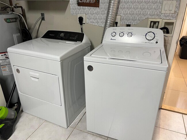 Building Photo - 9302 Pl