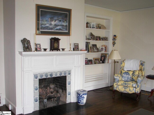 Building Photo - 101 W Augusta Pl