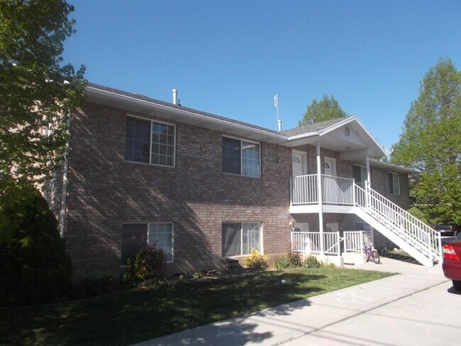 Building Photo - 352 N 600 W St