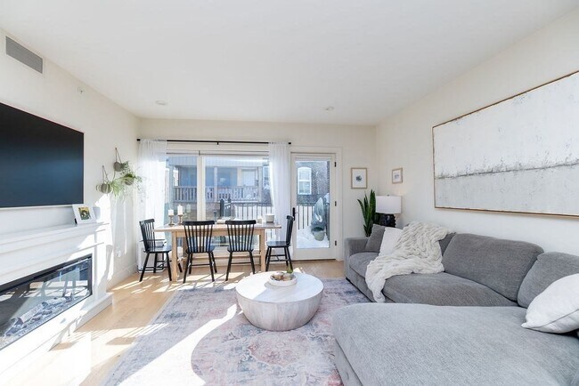 Building Photo - 69 Lubec St