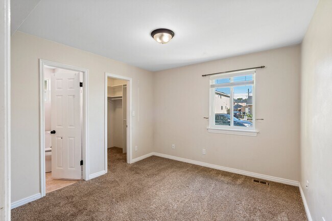 Building Photo - 80 W 750 N