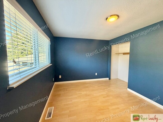 Building Photo - 4901 SW 327th Pl