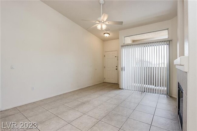 Building Photo - 2305 W Horizon Ridge Pkwy