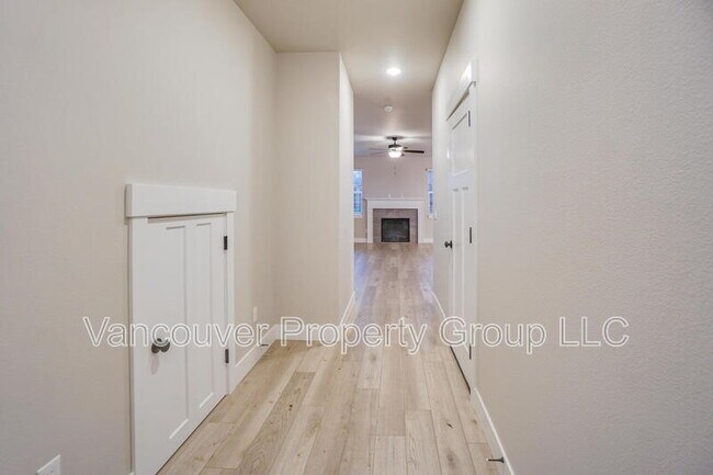 Building Photo - 2217 E Juniper Cir