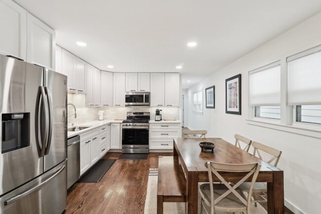 Building Photo - 3008 N Spaulding Ave