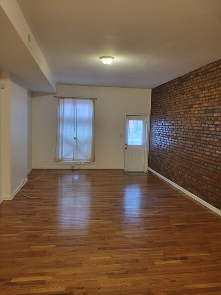 Building Photo - 2649 Wilkens Ave