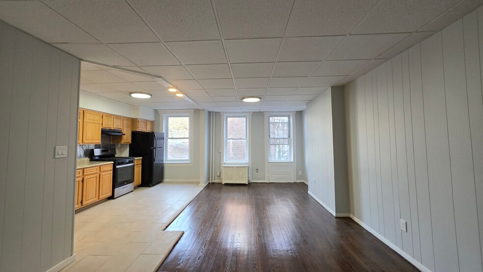 Building Photo - 722 Westside Ave