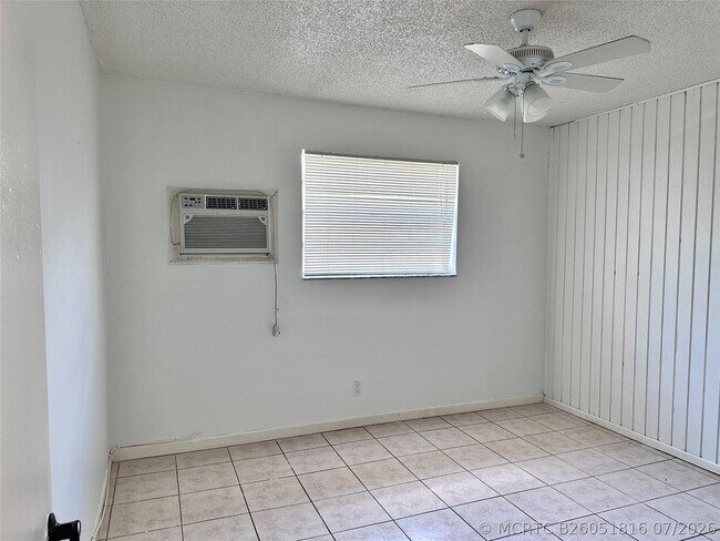 Building Photo - 5650 SW 26th St