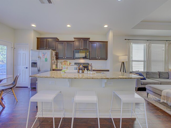 Building Photo - 9928 Aly May Dr