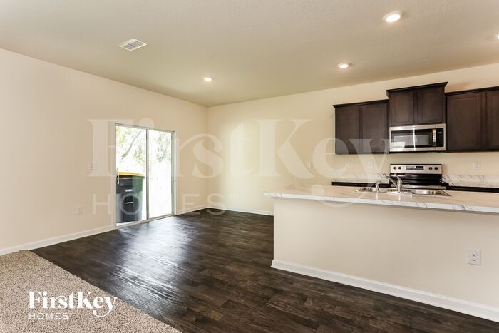 Building Photo - 5871 Calvary Dr
