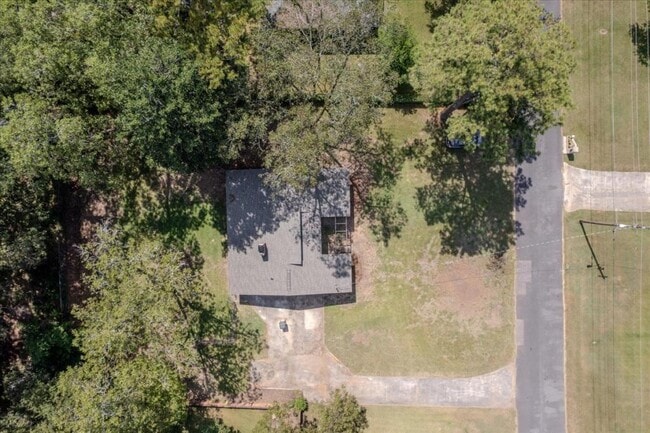 Building Photo - 410 Hardeman Ave