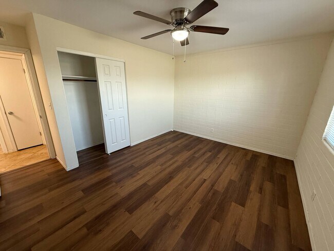 Building Photo - 6864 E Nelson Dr