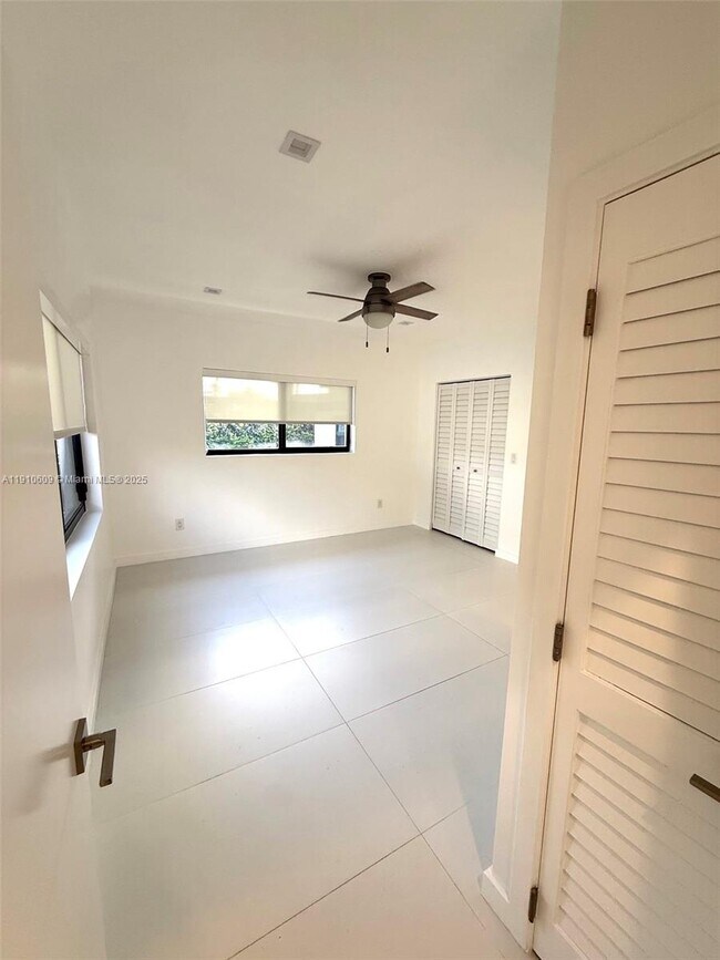 Building Photo - 1241 SW 30th Pl