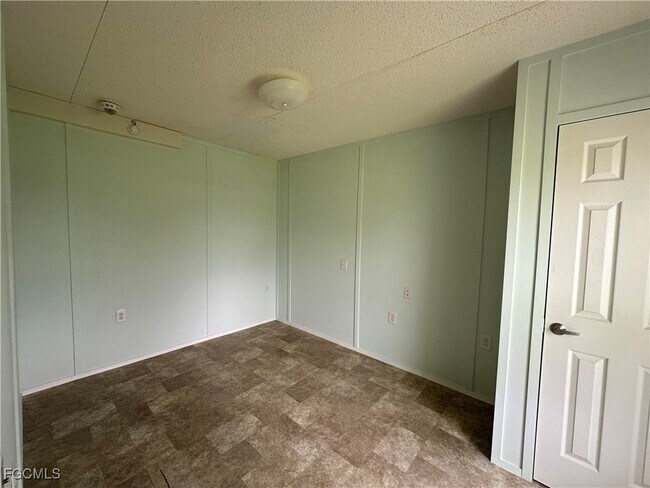 Building Photo - 8086 Heck Dr