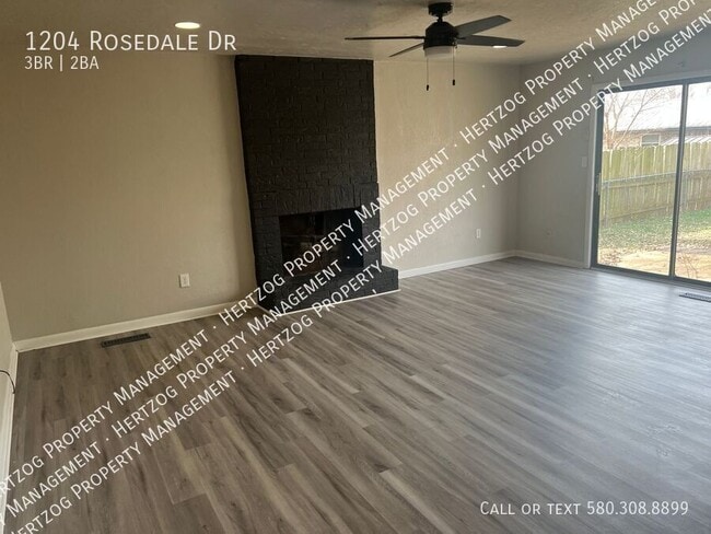 Building Photo - 1204 Rosedale Dr