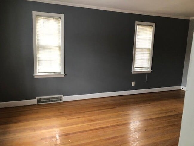 Building Photo - Great 4 Bedroom Home In Harper Woods