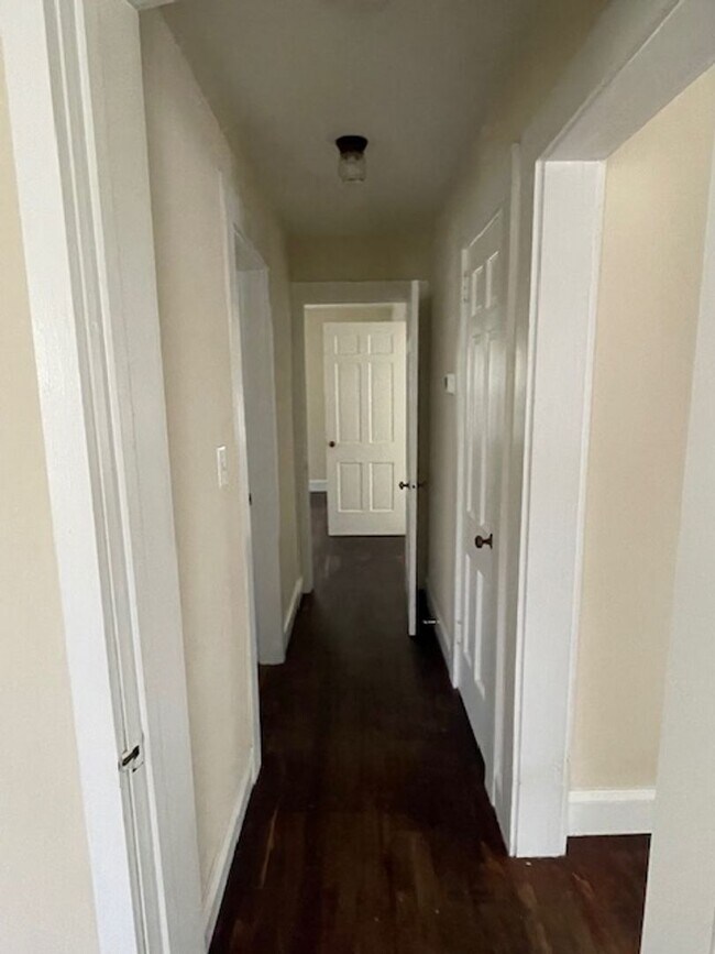 Building Photo - Perfect Home In Center of Winston-Salem!