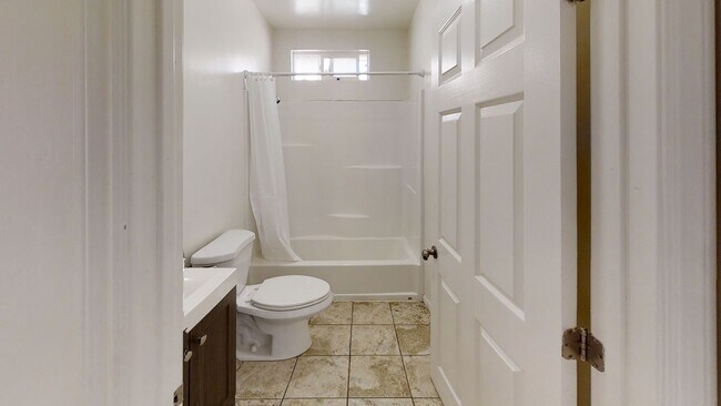 Building Photo - 5BD/2BA on MARY LANE! (Lease Out Pending S...