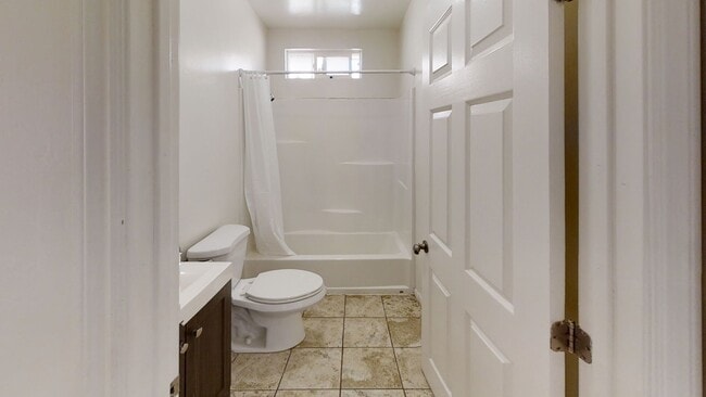 Building Photo - 5BD/2BA on MARY LANE!