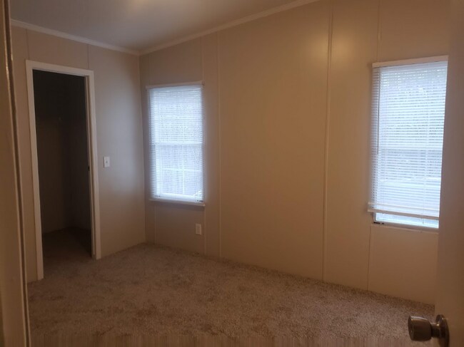 Building Photo - 2084 White Pine M H P Rd