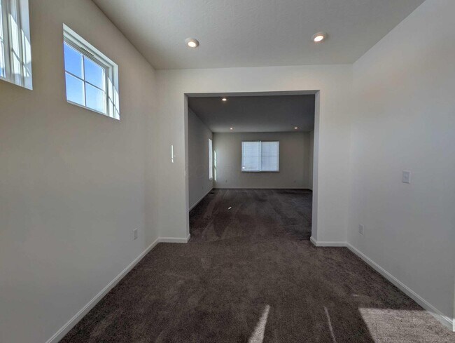 Building Photo - 8210 Daylily Dr