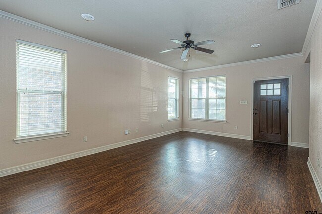 Building Photo - 3009 Santa Elena Dr