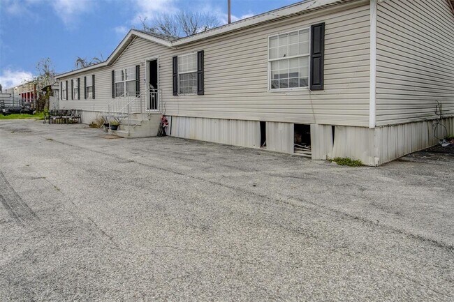 Building Photo - 8623 Farm to Market 1960 Bypass Rd W