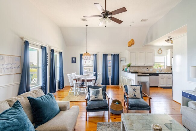 Building Photo - 814 Helen Blvd