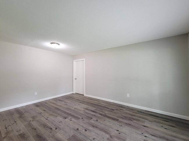 Building Photo - 5606 Willow Glen Dr