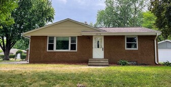 Building Photo - 2674 Matilda St