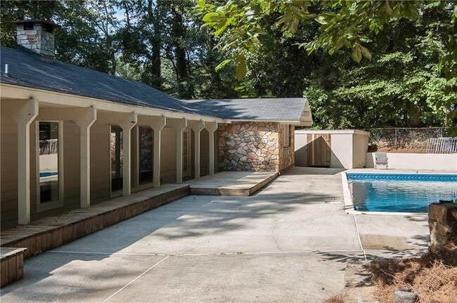 Building Photo - 5270 Riverview Rd NW